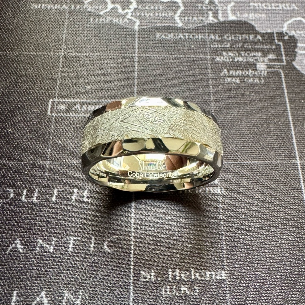 Mens Shane Co. cobalt meteorite ring.  Size 9